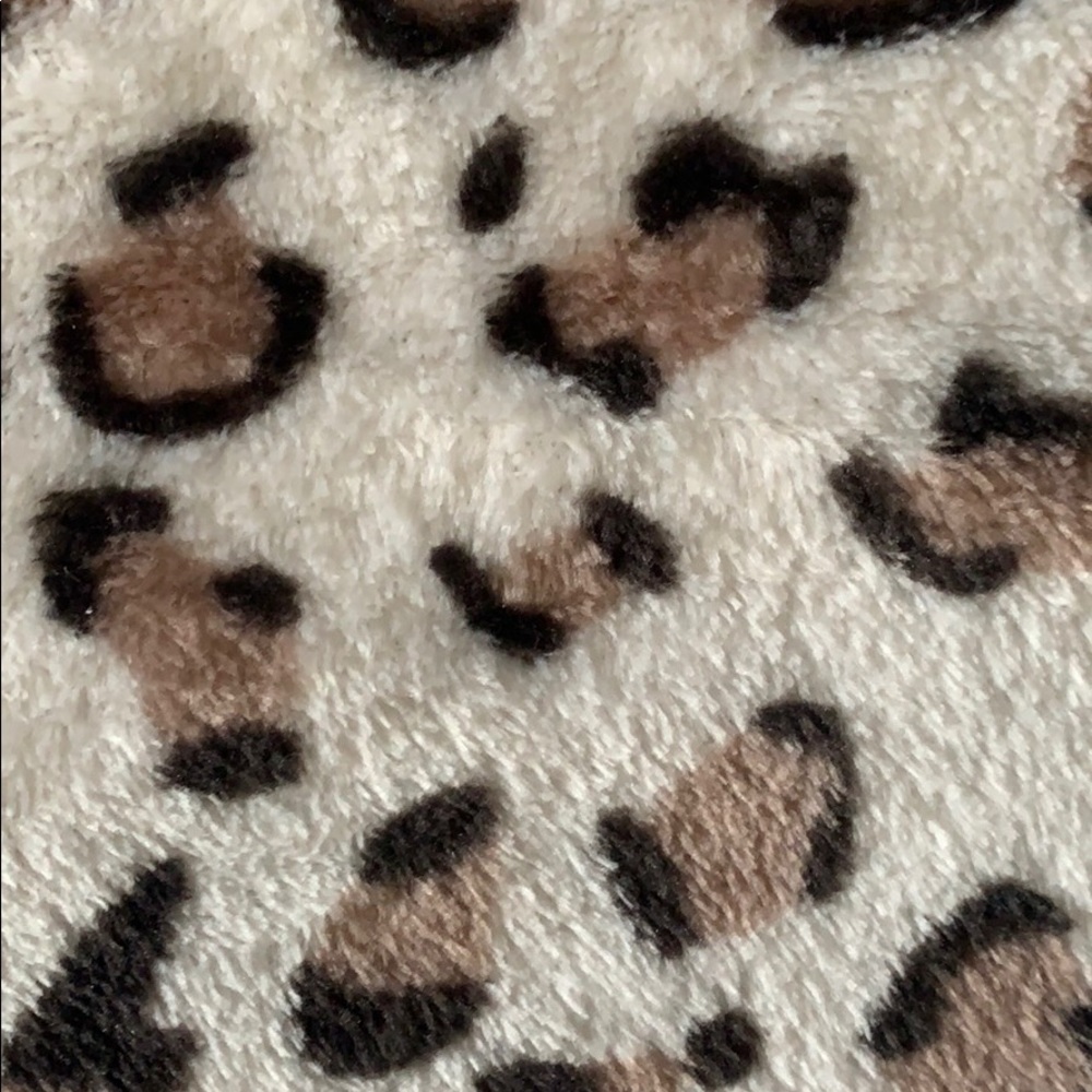 Leopard Sweater - Picture 3 of 5
